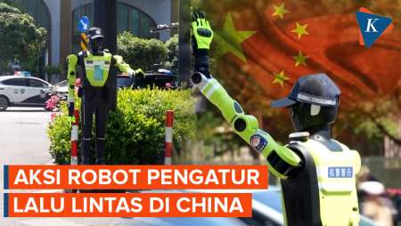 Lihat Aksi Robot Polisi Atur Lalu Lintas Di China