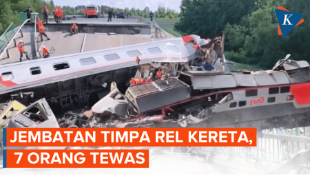 Jembatan Roboh di Rusia Timpa Rel Kereta, 7 Orang Tewas