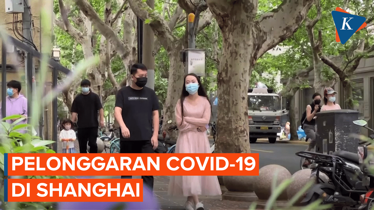 Penduduk Shanghai Menikmati Pelonggaran Aturan Covid-19