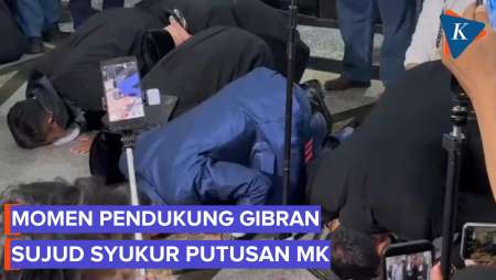 Pendukung Gibran Sujud Syukur MK Putuskan Gugatan Ijazah Tak Dapat Diterima