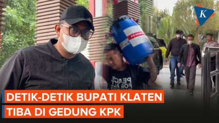 Momen Bupati Klaten Tiba Di Gedung KPK Bersama Tong Biru Usai Kena OTT