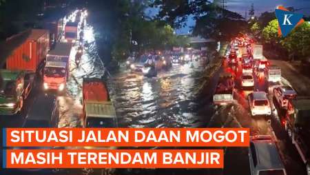 Banjir Belum Surut Di Jalan Daan Mogot, Arus Lalu Lintas Masih Tersendat