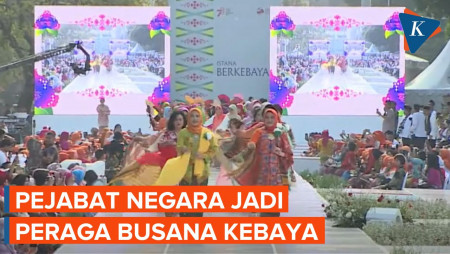 Momen Pejabat Negara jadi Peraga Busana di Acara Istana Berkebaya