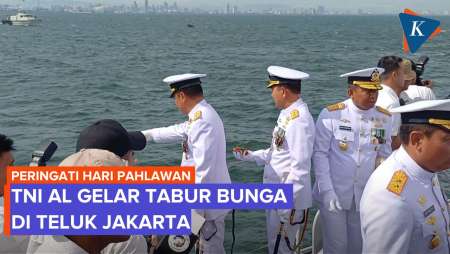 Detik-detik Haru TNI AL Gelar Tabur Bunga Di Teluk Jakarta