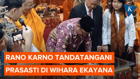 Momen Doel Tandatangani Prasasti Pesan Kebaikan di Wihara Ekayana Arama