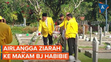 Peringati HUT ke-59 Golkar, Airlangga Hartarto Ziarah ke TMP Kalibata