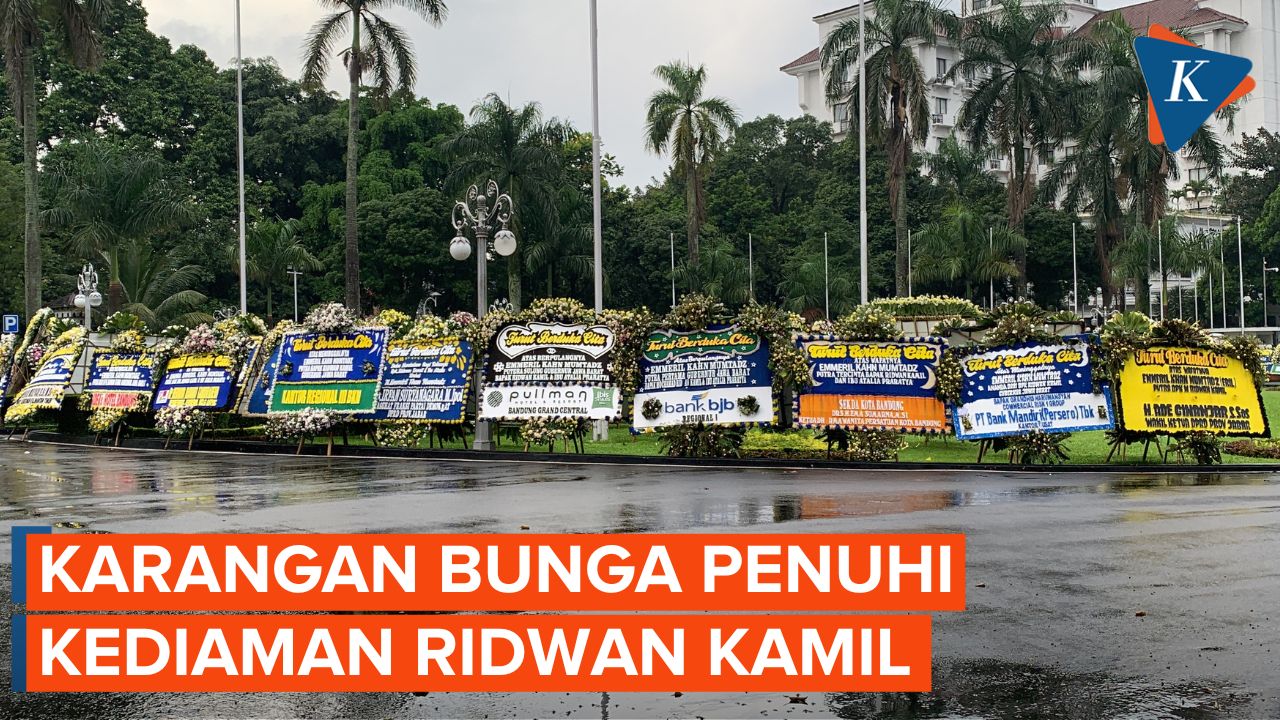 Ratusan Karangan Bunga Hiasi Kediaman Ridwan Kamil di Gedung Pakuan Bandung