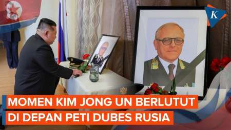 Momen Kim Jong Un Berlutut Di Depan Peti Jenazah Dubes Rusia