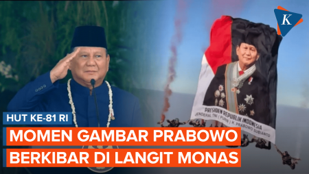 Gambar Prabowo Berkibar Di Langit Dalam Atraksi Penerjun Di HUT Ke-81 RI
