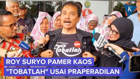Roy Suryo Pamer Kaos Nyentrik: Kami Akan Lawan