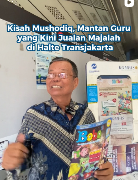 Kisah Mushodiq, Mantan Guru dan Dosen yang Jualan Majalah di Halte Tj
