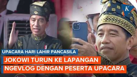 Momen Jokowi Turun ke Lapangan, Asyik Nge-Vlog Usai Upacara Hari Lahir Pancasila