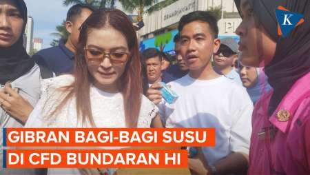 Momen Gibran dan Istrinya Bagi-bagi Susu ke Warga Saat CFD di Bundaran HI