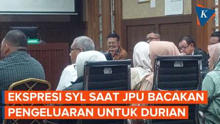 Momen SYL Tertawa Saat Jaksa Bacakan Pengeluaran Kementan Capai Ratusan Juta untuk Durian