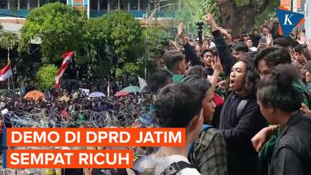 Demo Tolak RUU Pilkada di Surabaya Sempat Ricuh, Dipicu Lemparan Botol