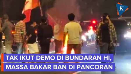 Demo Protes Harga Pertamax Di Pancoran, Massa Bakar Ban Dekat SPBU