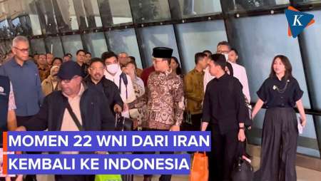 Detik-detik 22 WNI Yang Dievakuasi Dari Iran Tiba Di Indonesia, Disambut Menlu Sugiono