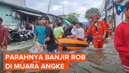 Situasi Banjir Rob di Muara Angke, Warga Mulai Gunakan Perahu Karet