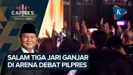 Momen Pendukung Ganjar Salam Tiga Jari Saat Prabowo Sampaikan Paparan…