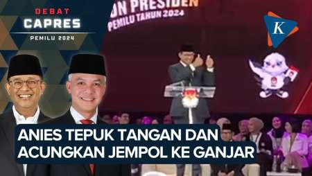 Momen Anies Acungkan Jempol Usai Ganjar Pidato dalam Debat