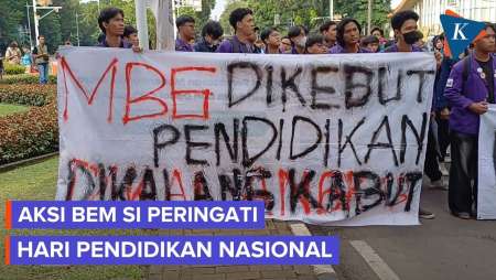 Momen Demonstrasi BEM SI di Silang Monas Bahas Pendidikan RI