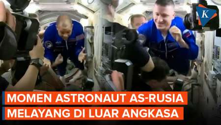 Momen Astronot AS-Rusia Melayang Di Luar Angkasa Saat Tiba Di ISS