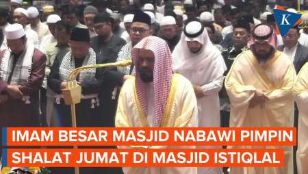 Momen Imam Masjid Nabawi Syekh Ahmad Pimpin Shalat Jumat di Istiqlal 