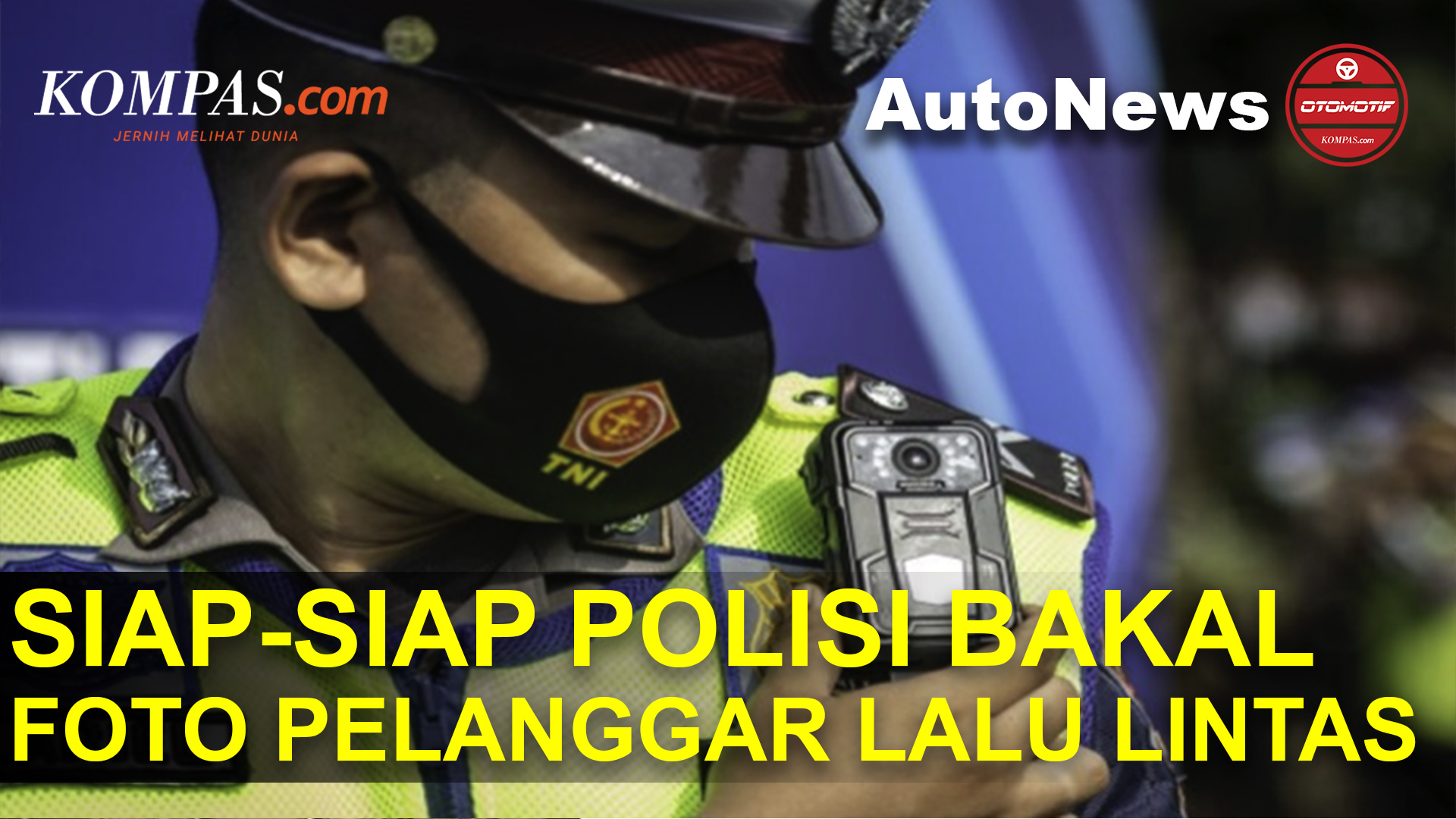 Anti Suap, Polisi Potret Pengendara Motor Yang Tak Menggunakan Helm
