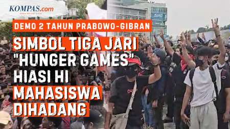 Detik-detik Tiga Jari Terangkat Kritik Prabowo-Gibran Di HI, Polisi Tahan Mahasiswa Mendekat