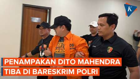 Momen Kedatangan Dito Mahendra Buronan Polri di Bareskrim 