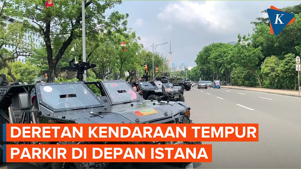 Jelang HUT ke-77 TNI, Puluhan Kendaraan Tempur Parkir di Depan Istana Presiden