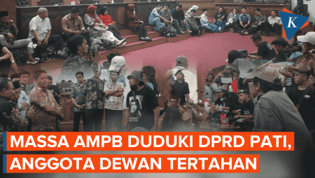 Massa AMPB Duduki DPRD Pati, Anggota Dewan Tertahan Di Ruang Sidang