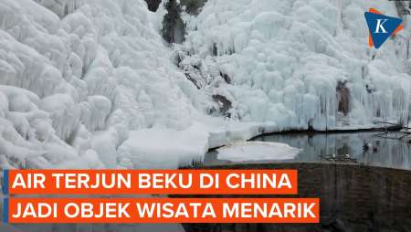 Pemandangan Menakjubkan Air Terjun Beku Di China