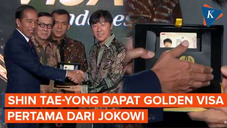 Jokowi Berikan Golden Visa Pertama untuk Pelatih Timnas Indonesia Shin Tae-yong