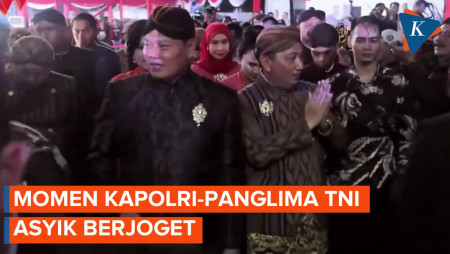 Asyiknya Kapolri dan Panglima TNI Joget dan Nyanyi di Pagelaran Wayang Kulit