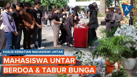 Momen Mahasiswa Untar Tabur Bunga dan Berdoa untuk Mahasiswi yang Loncat dari Gedung Kampus