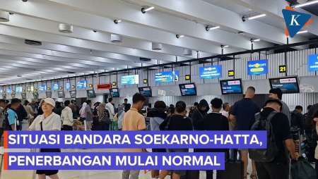 Situasi Bandara Soekarno-Hatta Beroperasi Lagi, Penumpang Antre Di Konter Check In