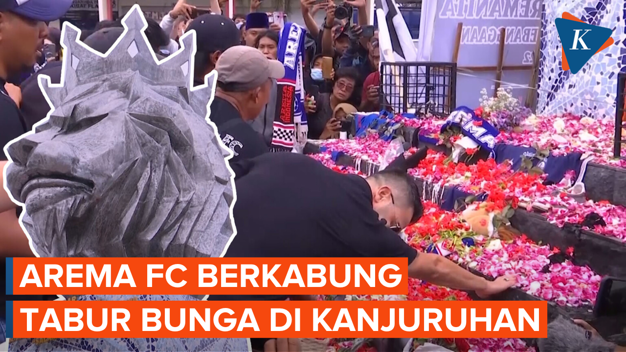 Pemain dan Staf Arema Tabur Bunga di Stadion Peringati Tragedi Kanjuruhan