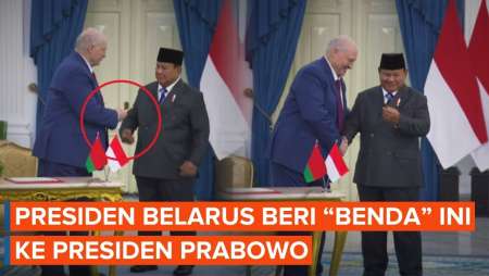Ekspresi Prabowo Diberi Benda Ini Langsung Oleh Presiden Belarus Di Istana Merdeka