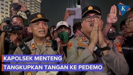 Demo Berjalan Tertib, Kapolsek Menteng Tangkupkan Tangan