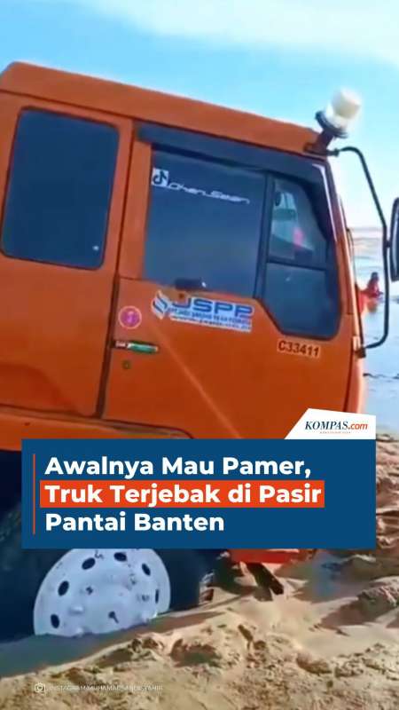 Awalnya Mau Pamer, Truk Terjebak di Pasir Pantai Banten