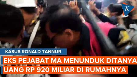 Momen Eks Pejabat MA Makelar Kasus Ronald Tannur Menunduk Saat Dicecar soal Uang Rp 920 Miliar