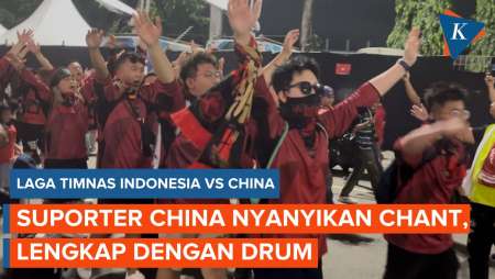Momen Suporter China Datang ke GBK, Bawa Drum dan Nyanyikan Chant