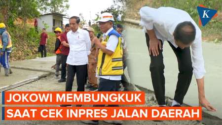 Momen Jokowi Rela Membungkuk Saat Cek Inpres Jalan Daerah