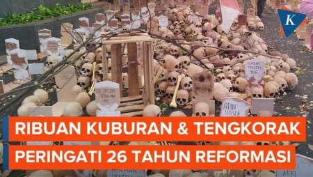 Peringatan 26 Tahun Reformasi, Aktivis Pajang Instalasi 1.000 Kuburan