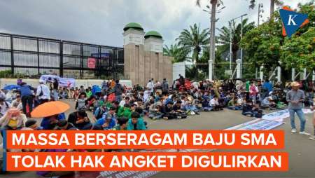 Massa Berseragam SMA Demo Tolak Hak Angket Usut Kecurangan Pemilu di Depan DPR