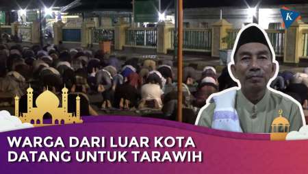 Saat Warga dari Luar Kota Berdatangan ke Masjid Jami Tua Palopo untuk Tarawih