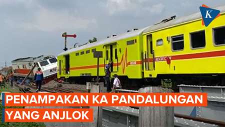 Penampakan Kereta Api Pandalungan yang Anjlok di Stasiun Tanggulangin