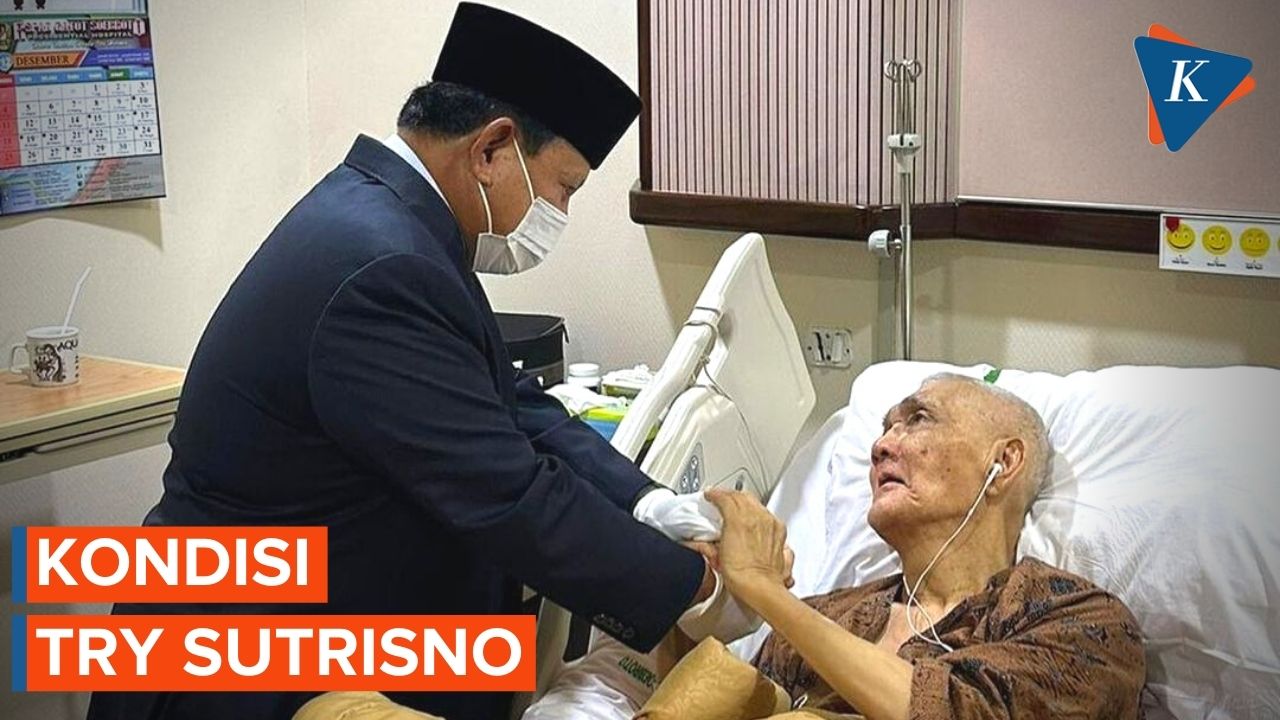 Prabowo Genggam Erat Tangan Try Sutrisno yang Terbaring di RSPAD