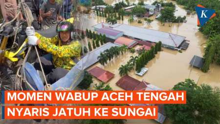 Momen Wabup Aceh Tengah Nyaris Jatuh Dari Tali Sling Saat Tinjau Daerah Terisolasi Banjir